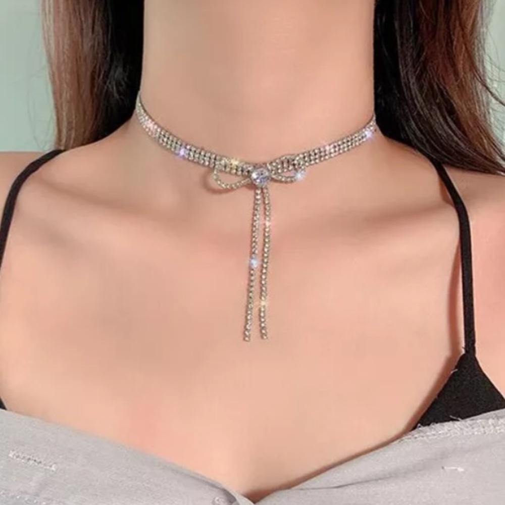 ๐ Silver Rhinestone Bow Choker Necklace - Picture 6 of 6